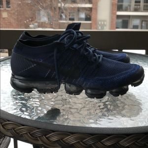 Men’s Nike Vapormax Midnight Navy running shoe.